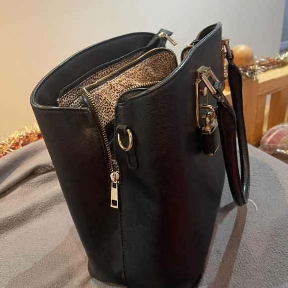 Black handbag - Picture 2 of 3
